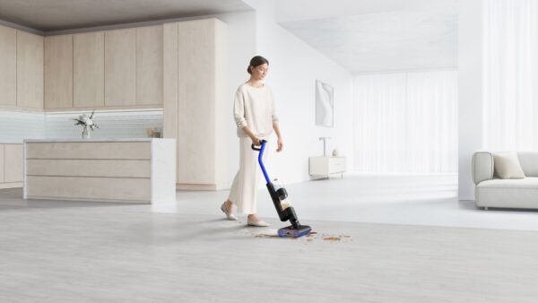 Dyson WashG1™ wet cleaner (Matte Black/Ultra Blue) - Image 2